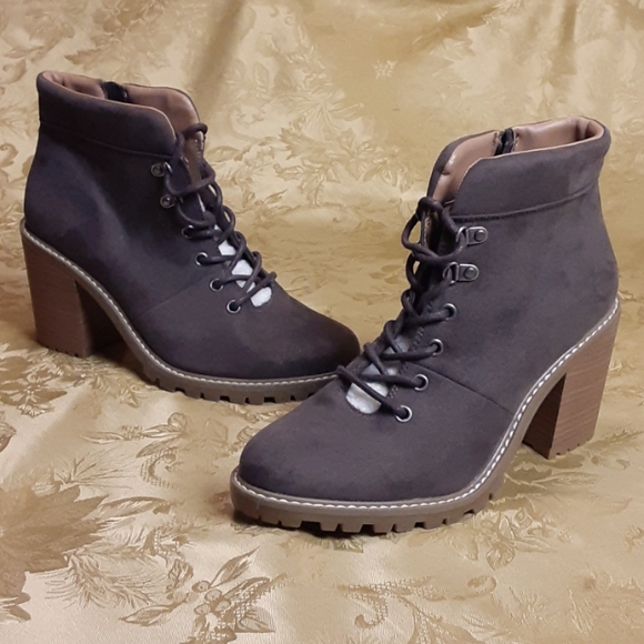 UNIVERSAL TREAD Faux Leather Lace Up High Chunky Heel Ankle Booties Size 9 Brown - Picture 2 of 10